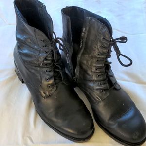 Women's handmade Italian leather lace-up mid-boot by La Canadienne, 9½ W